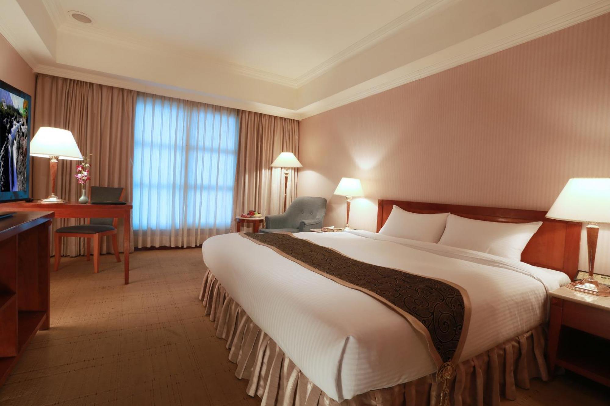 Grand Boss Hotel Yilan Экстерьер фото