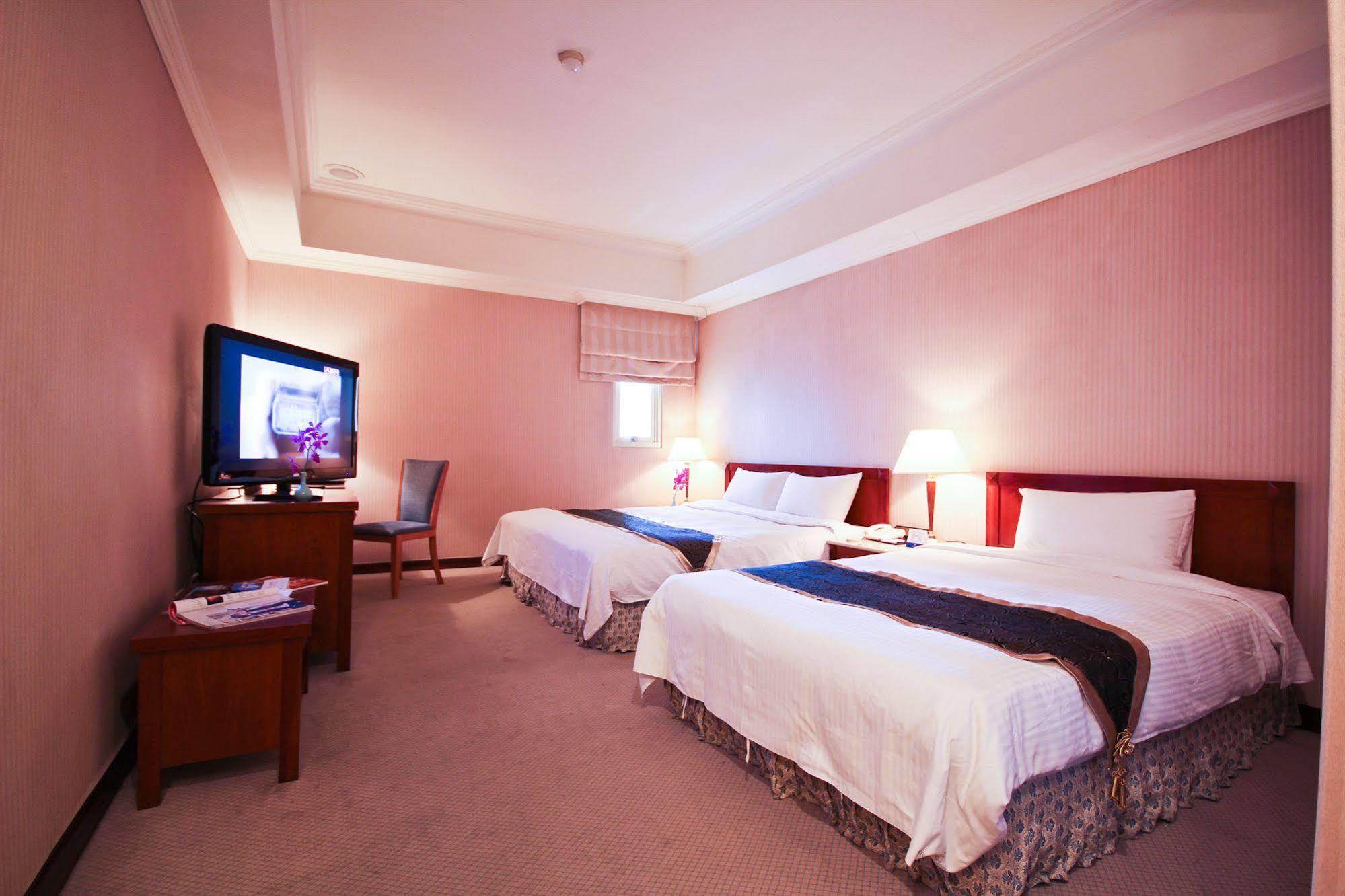 Grand Boss Hotel Yilan Экстерьер фото