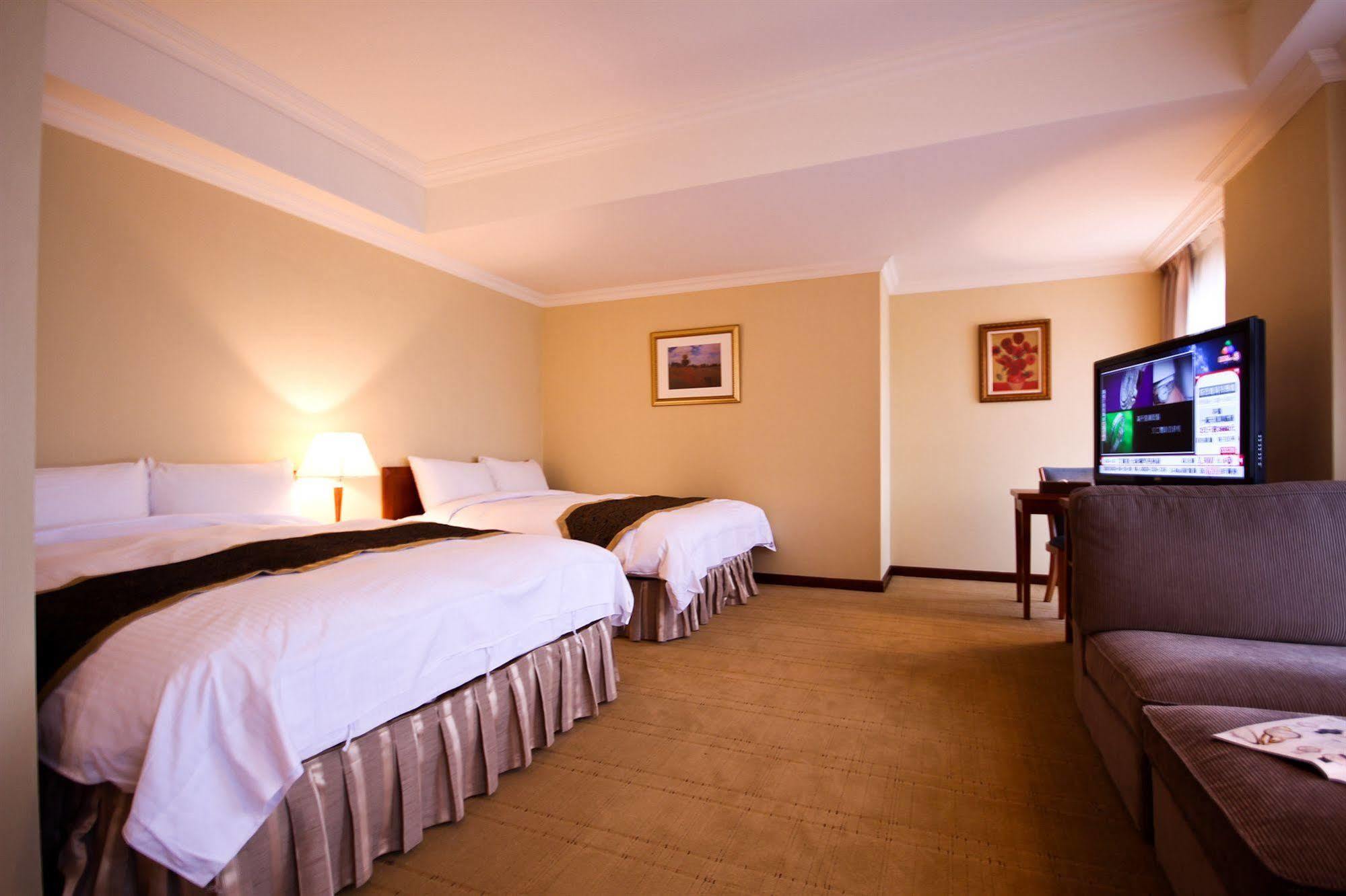 Grand Boss Hotel Yilan Экстерьер фото
