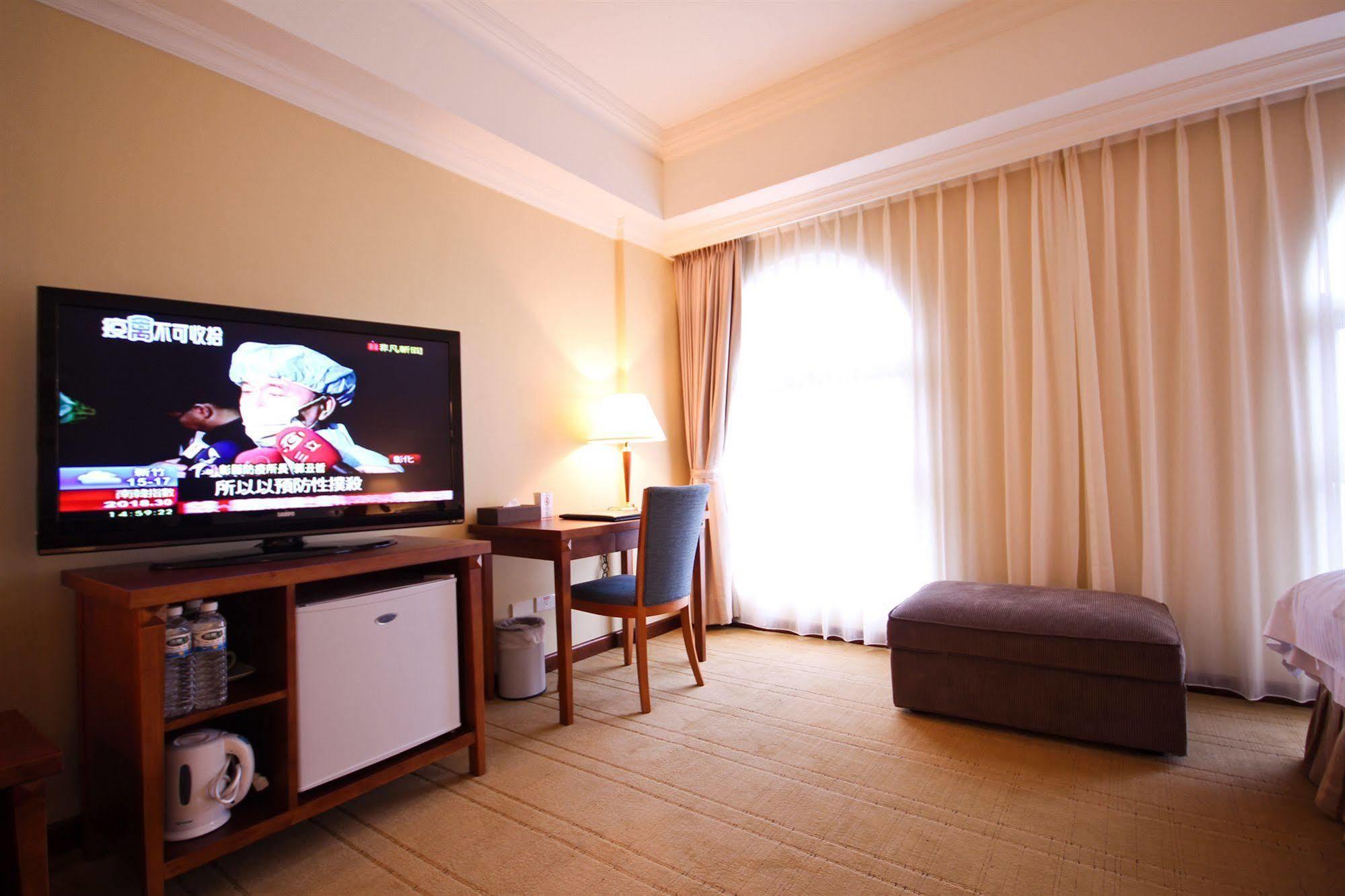 Grand Boss Hotel Yilan Экстерьер фото